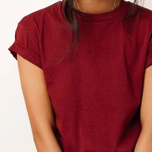 Waist length Hollister t-shirt, great condition!